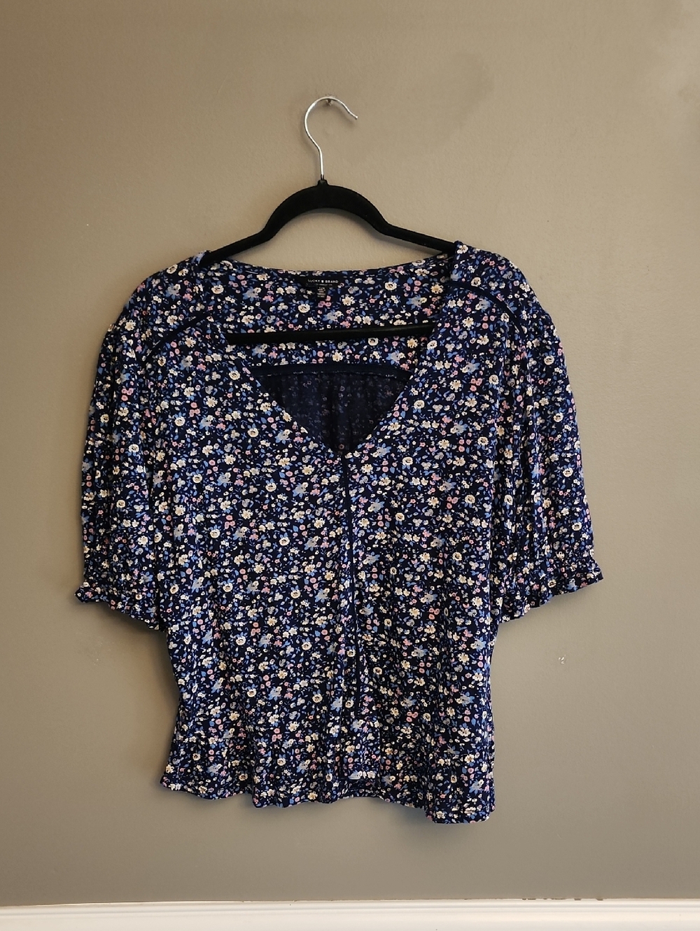 Lucky Brand Navy Floral V-Neck Short Sleeve Blouse